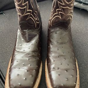 Like new - Ostrich print cowboy boots
